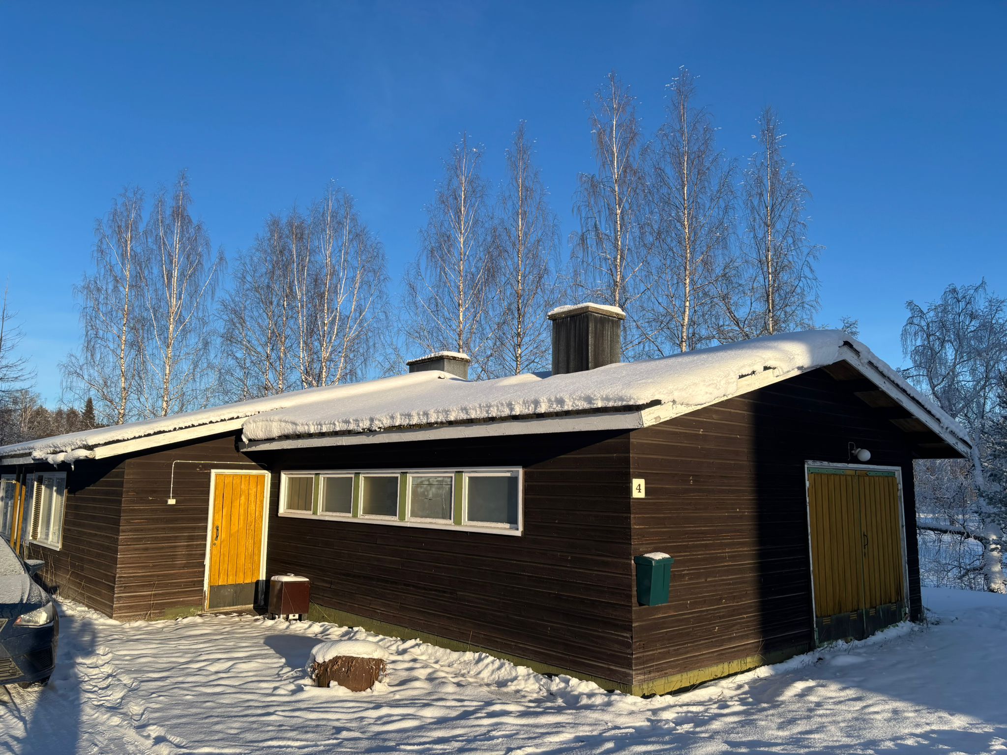 Rauhallinen talo lammenrannalla 4
