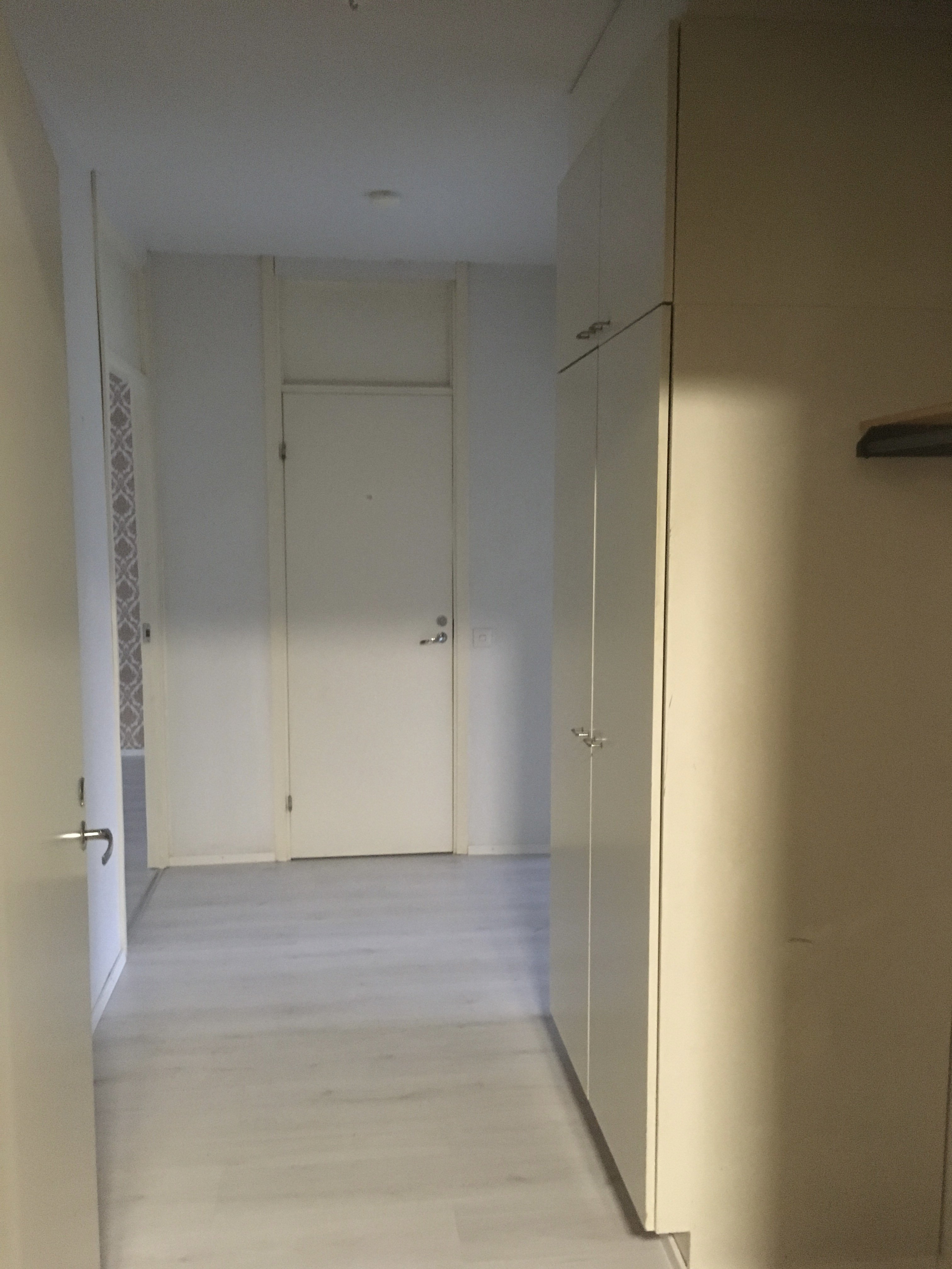 60m2 valoisa,läpitalon kaksio lasitettulla parvekkeella vapautuu vuokrattavaksi 1.10-26 /tai sop.muk. Heinolassa! 4