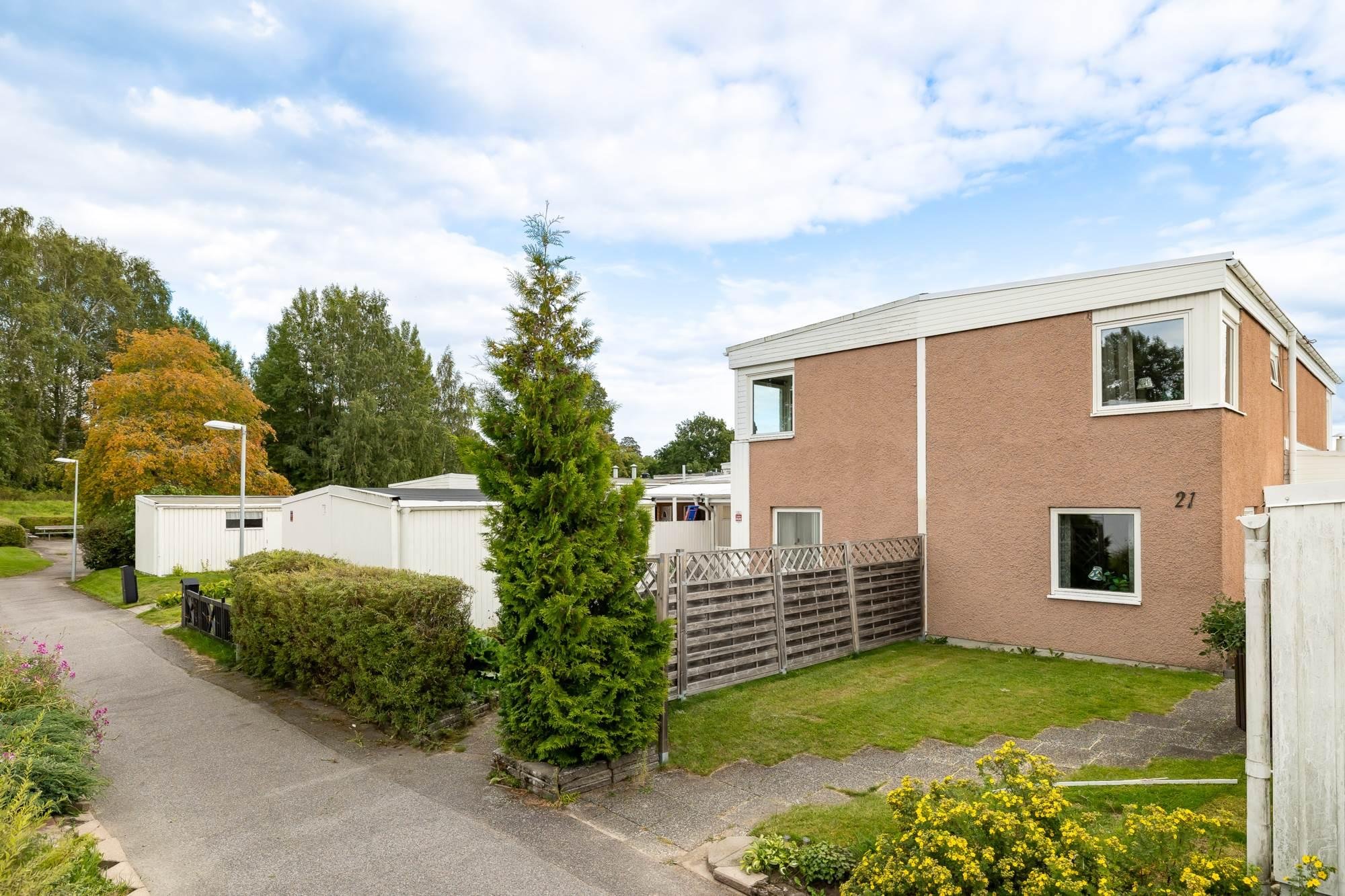 Radhus, 4 rooms, 134 sqm, Kumla