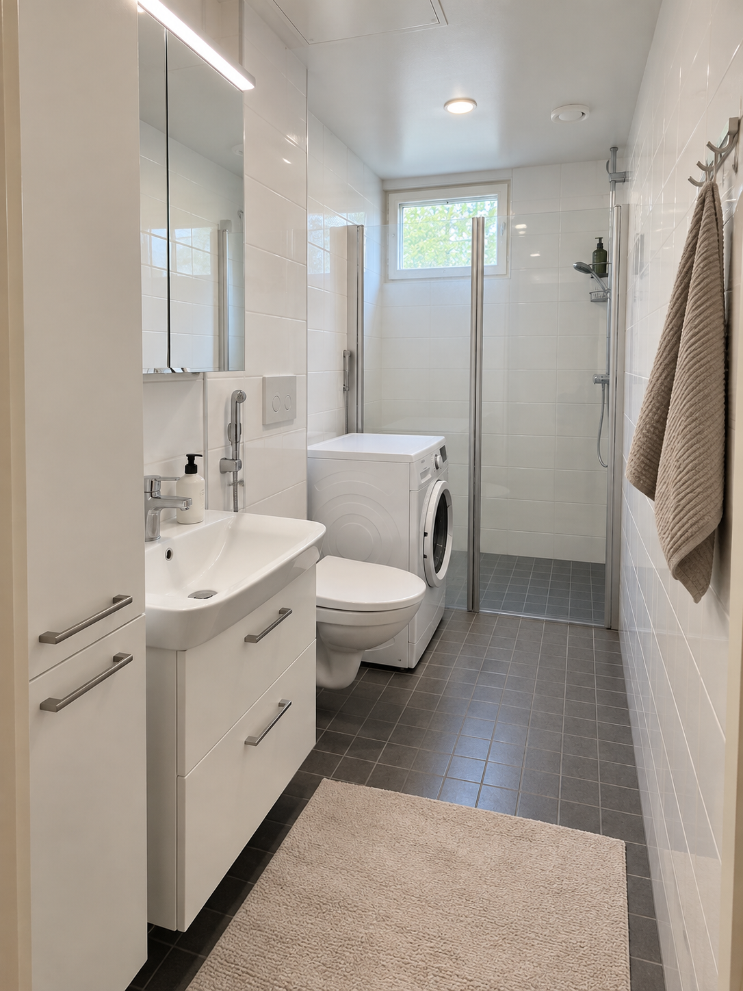 Valoisa 74 m² kolmio Liipolassa – iso lasitettu parveke, 2 WC:tä ja hissi 5