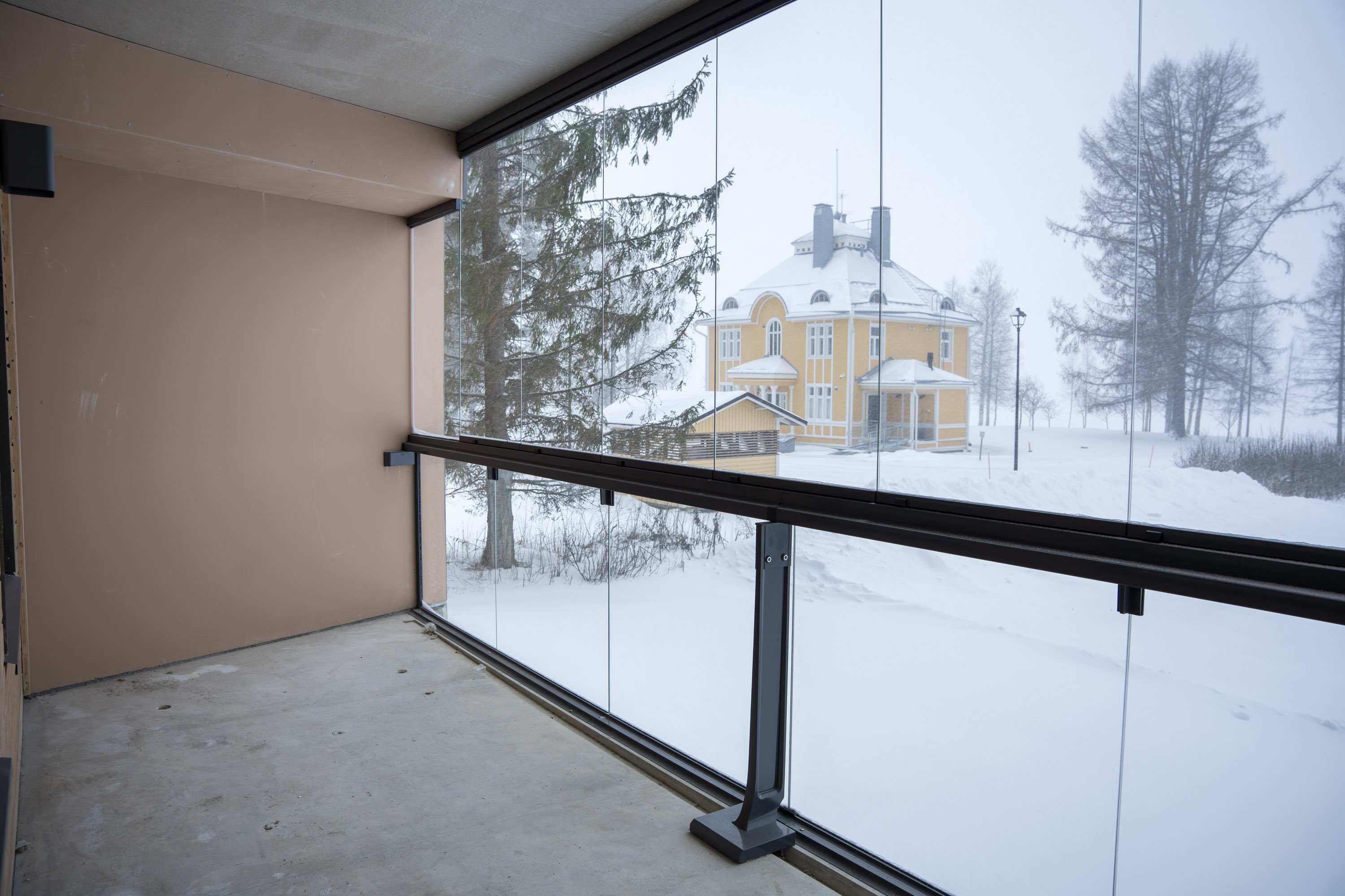Kompakti keskustakaksio järvinäkymällä 4