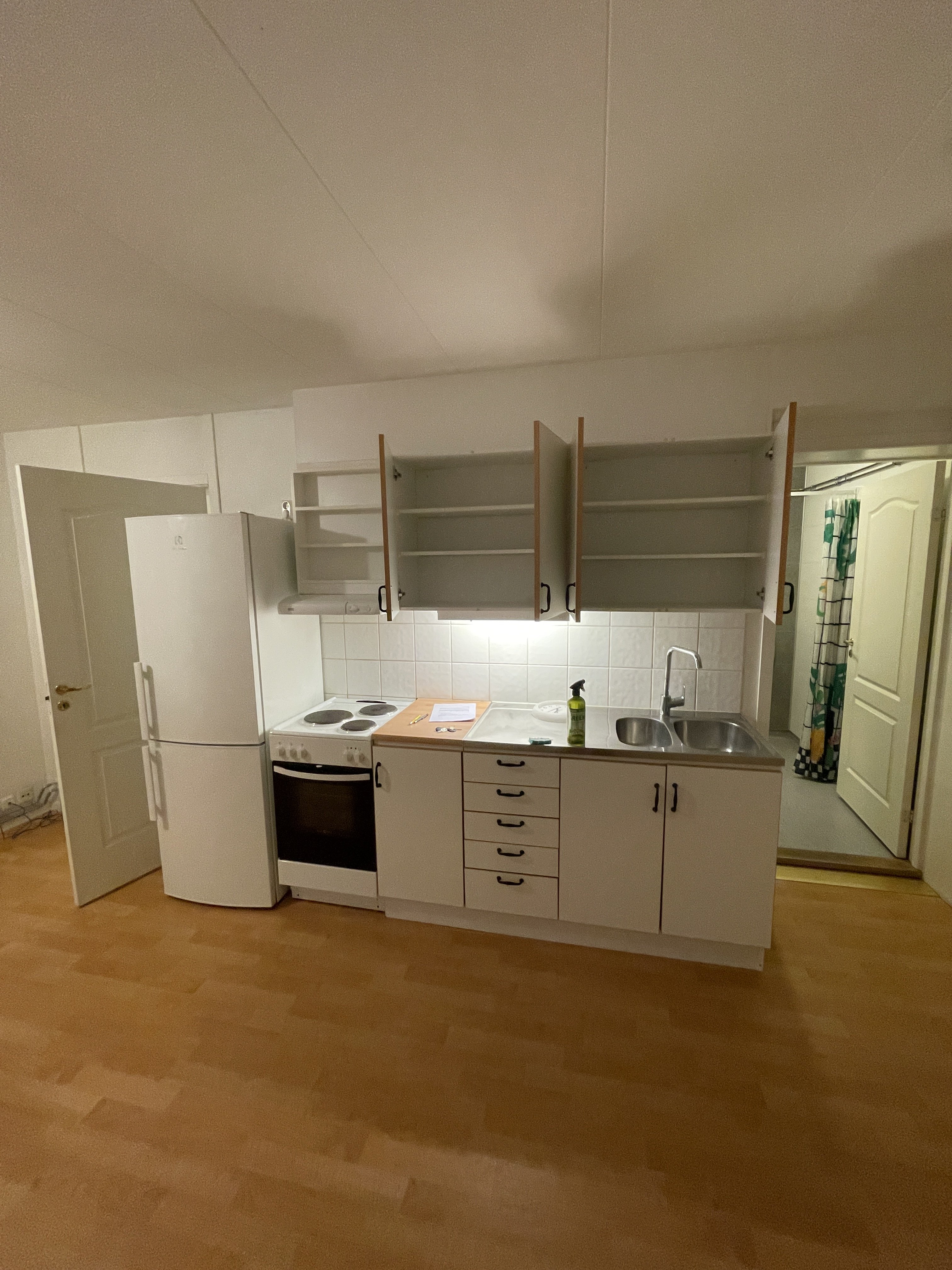 2 rum och kök, Bandhagen — 9 400 kr/mån — bild 3