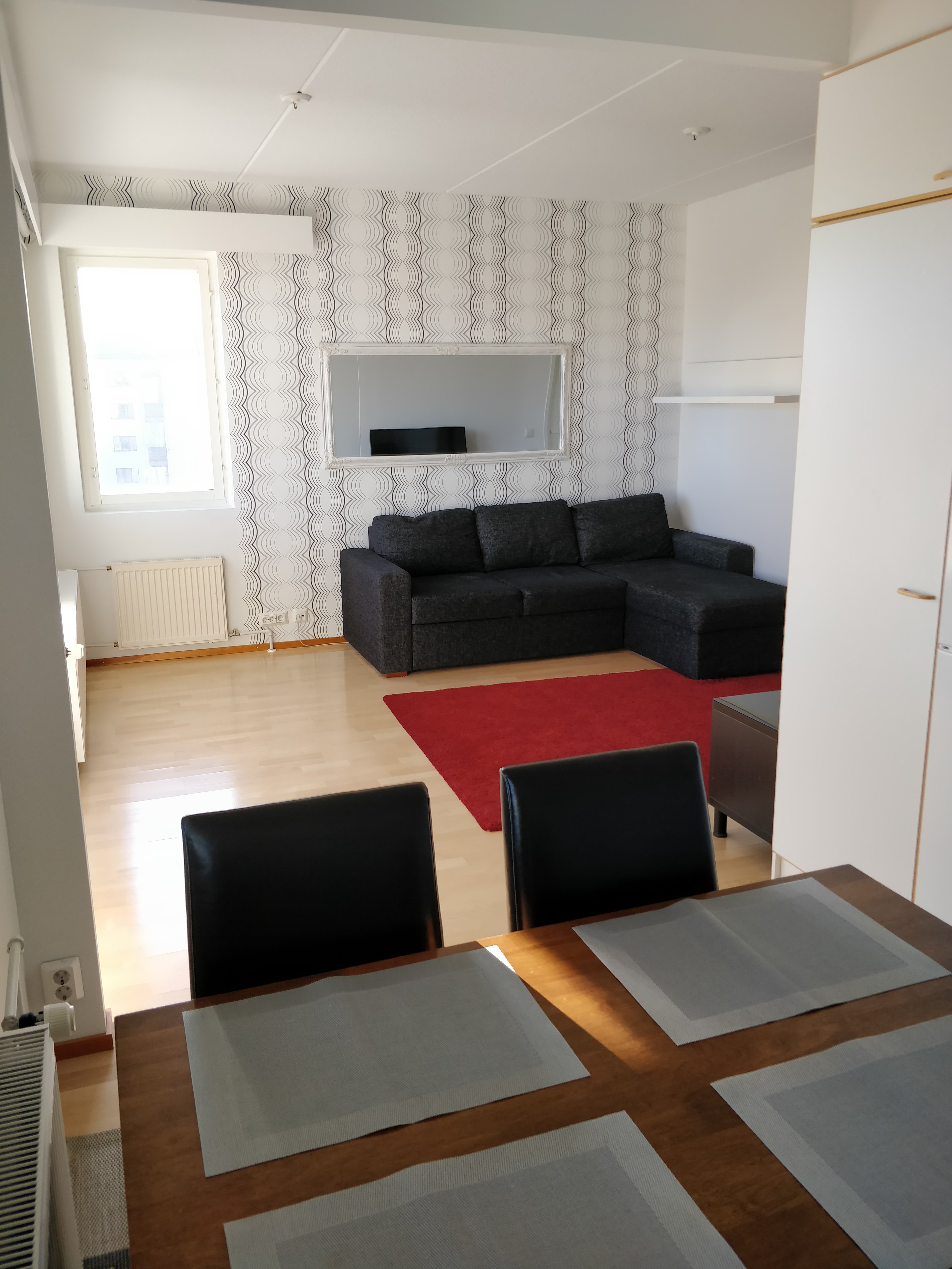 Valoisa ylimmän kerroksen kulmahuoneisto - 2h+k+s yläkaupungilla - iso lasitettu parveke – heti vapaa! 1