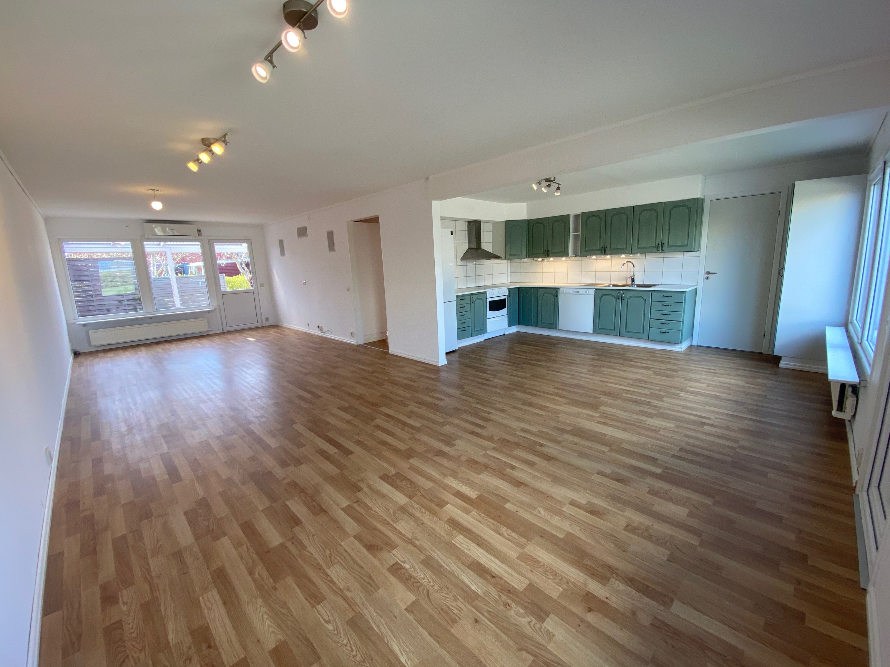 Radhus, 7 rooms, 134 sqm, Töreboda