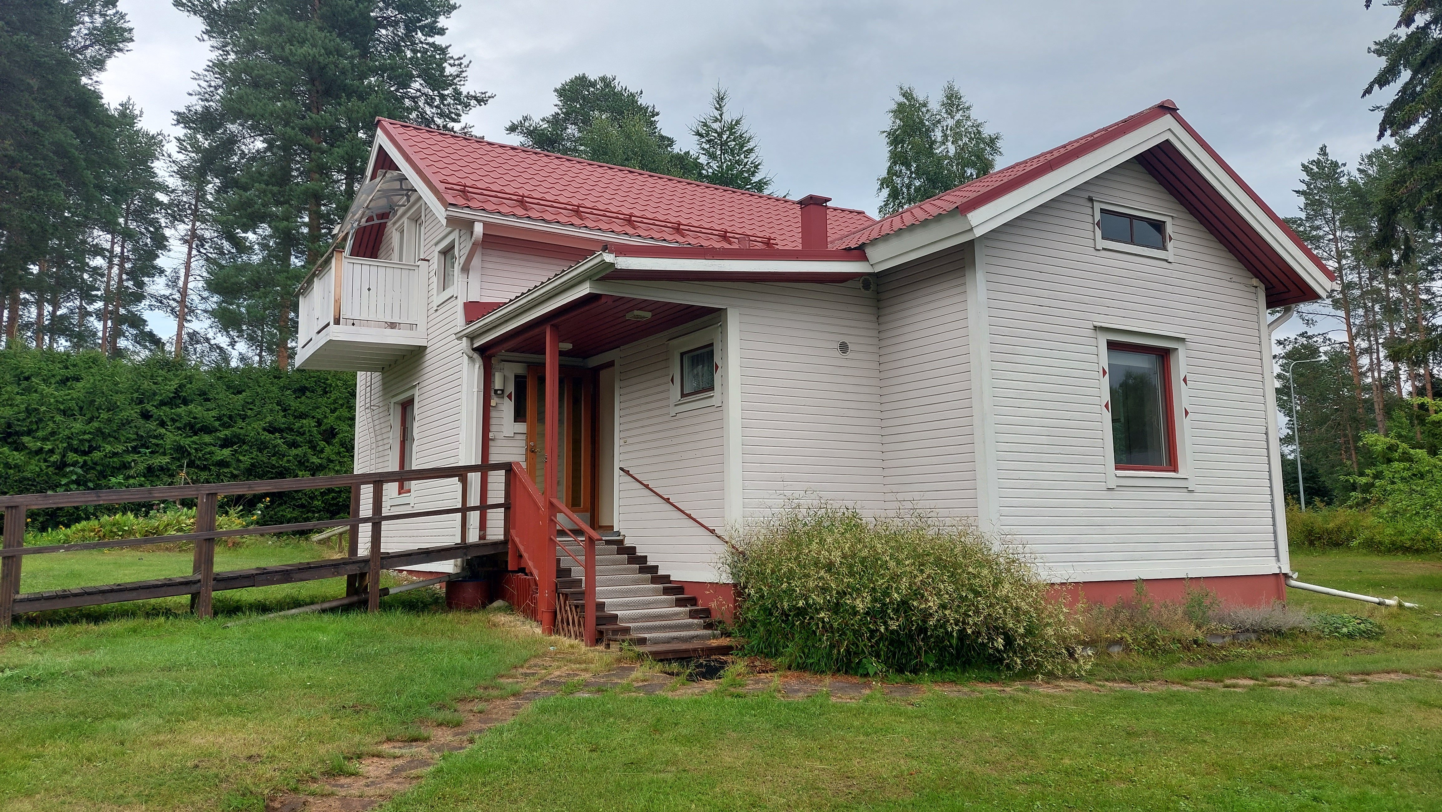 Idyllisellä asuinalueella vanha omakotitalo 2
