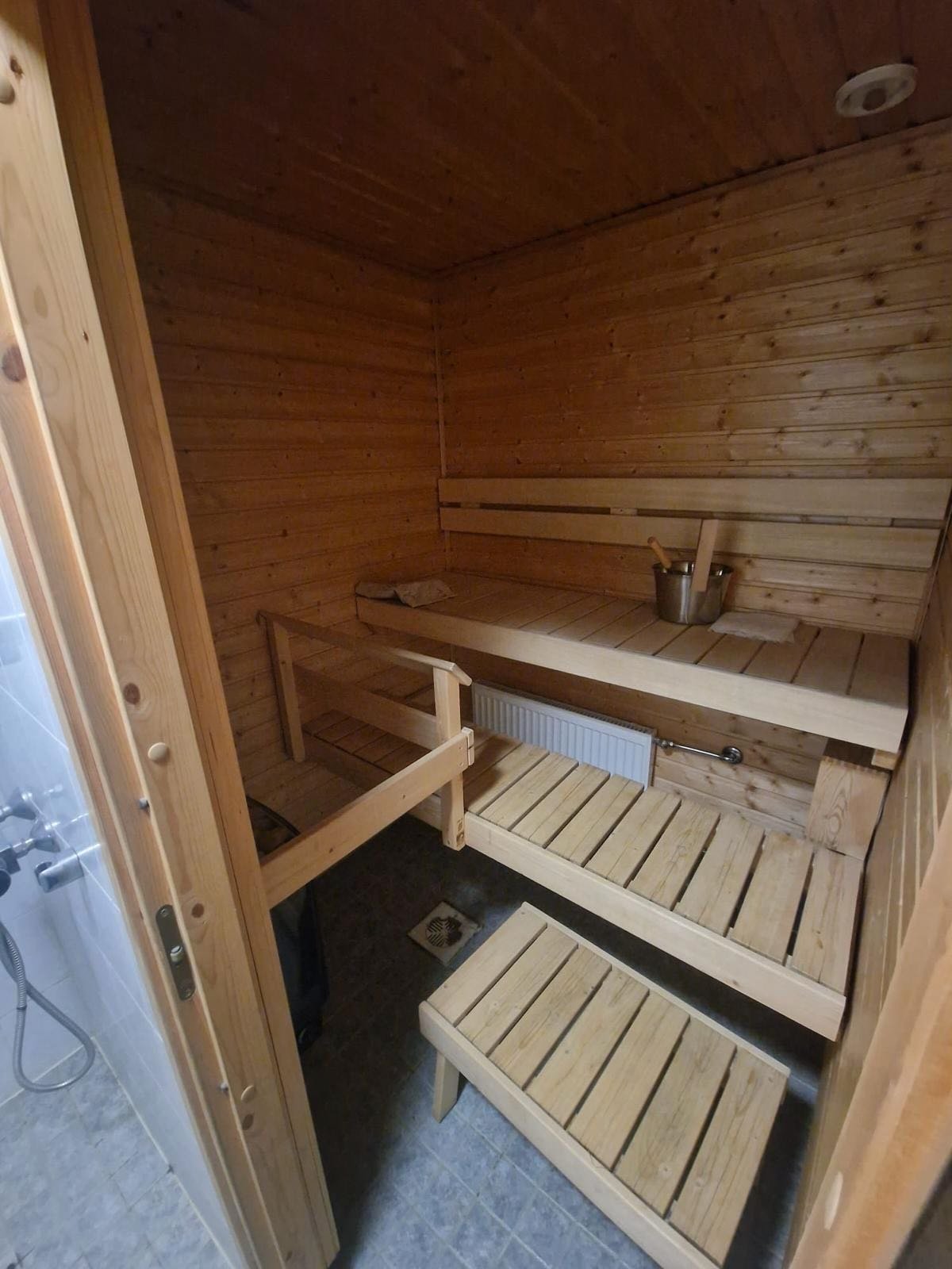 Parvekkeellinen kaksio järvinäköalalla 5