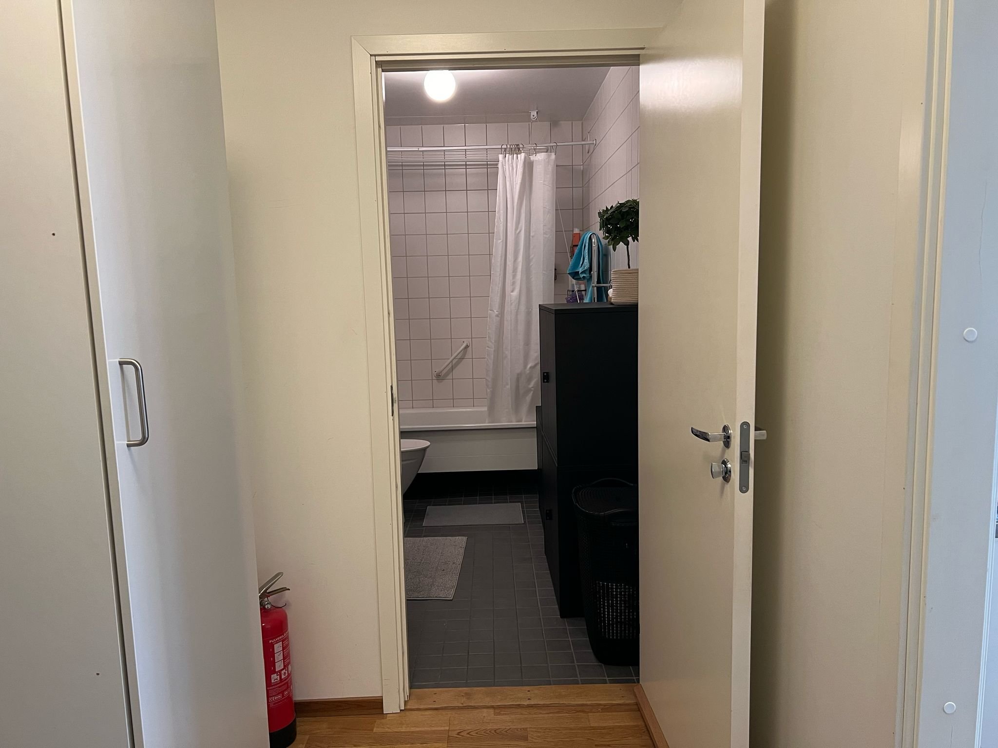 2 rum och kök, Älvsjö — 12 400 kr/mån — bild 3