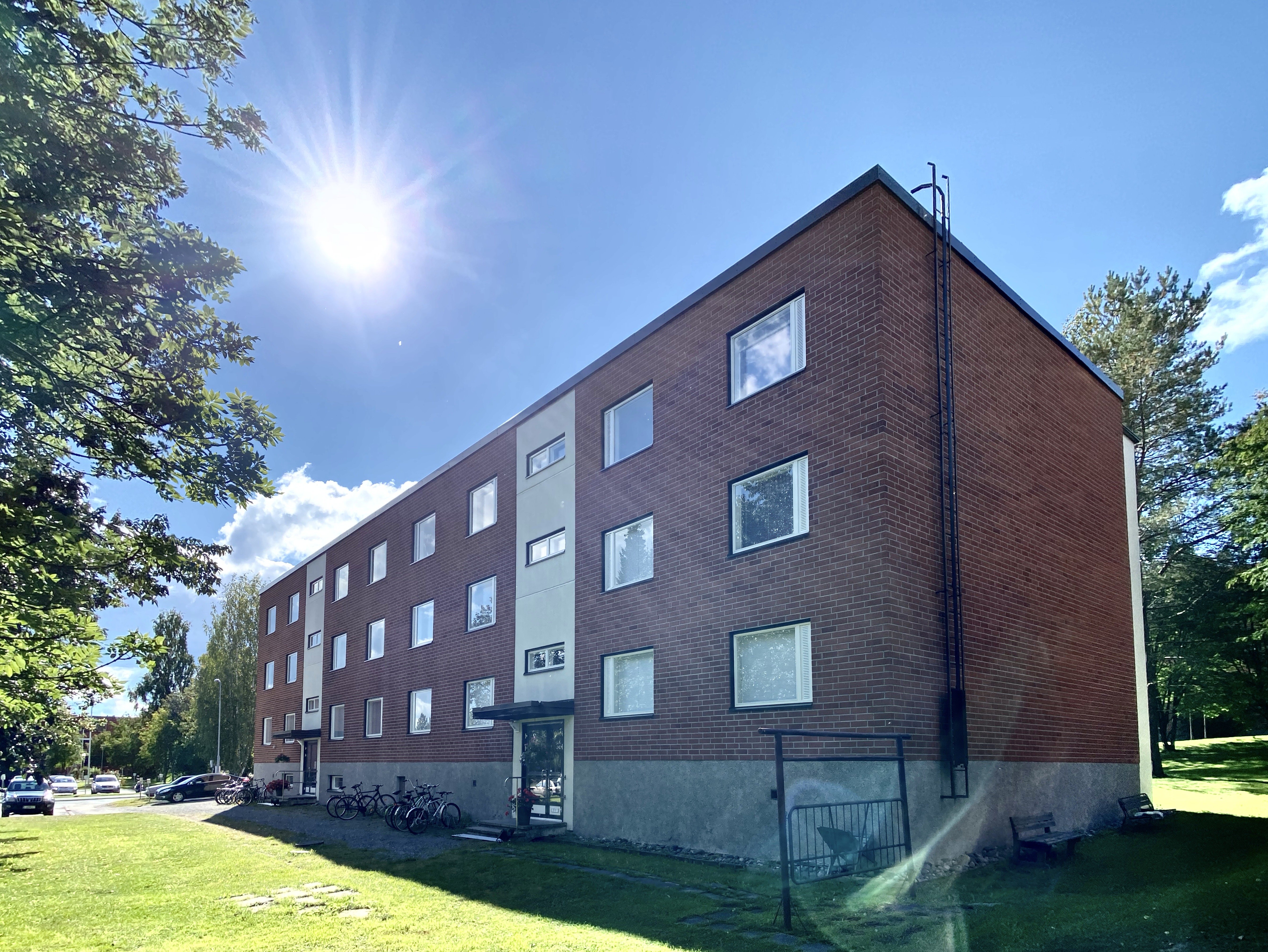 Ylimmän kerroksen kaksio Prisman ja Lidlin lähistöltä 1