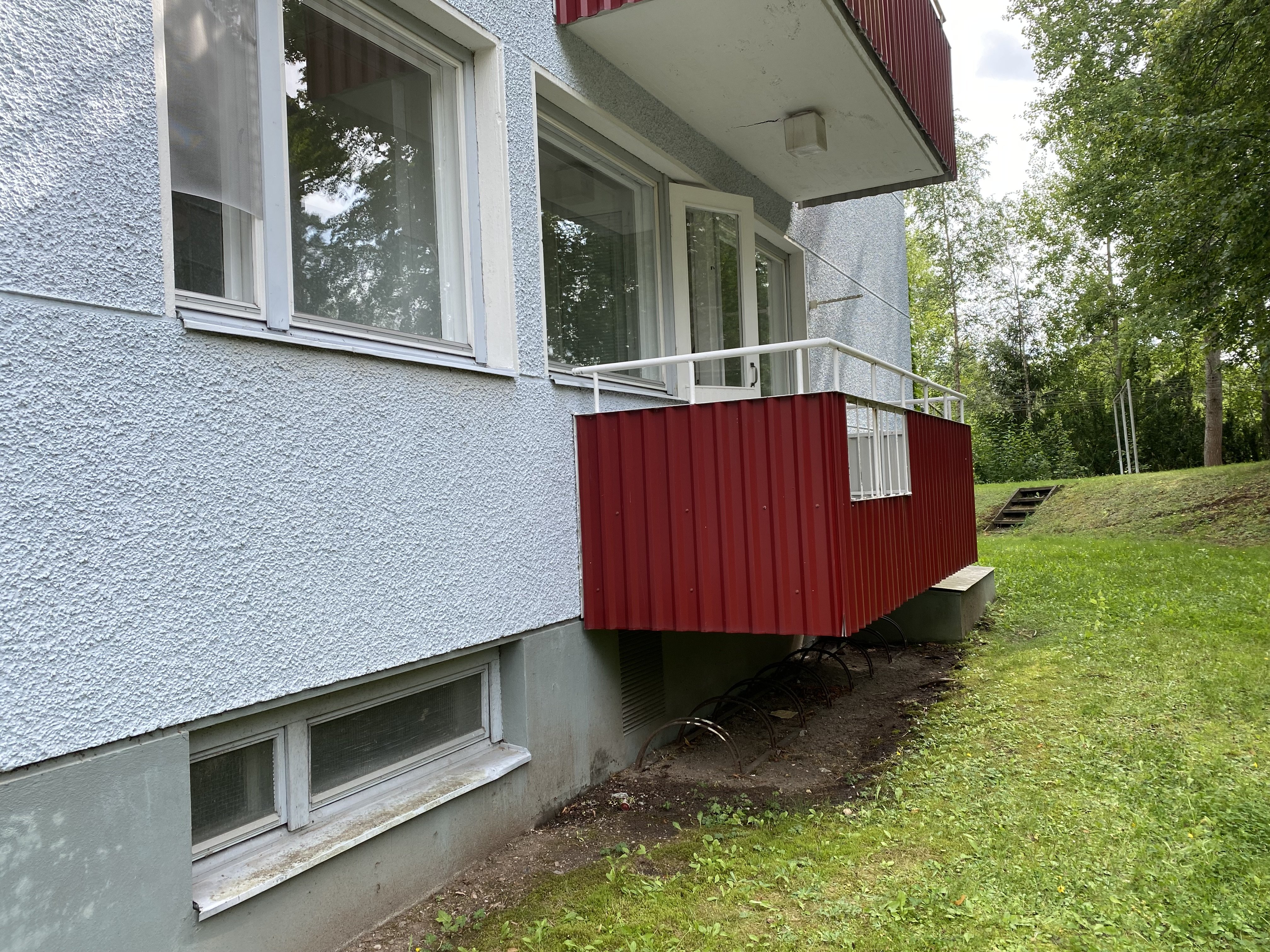 Keskustan läheisyydessä valoisa remontoitu kolmio ensimmäisessä kerroksessa 1