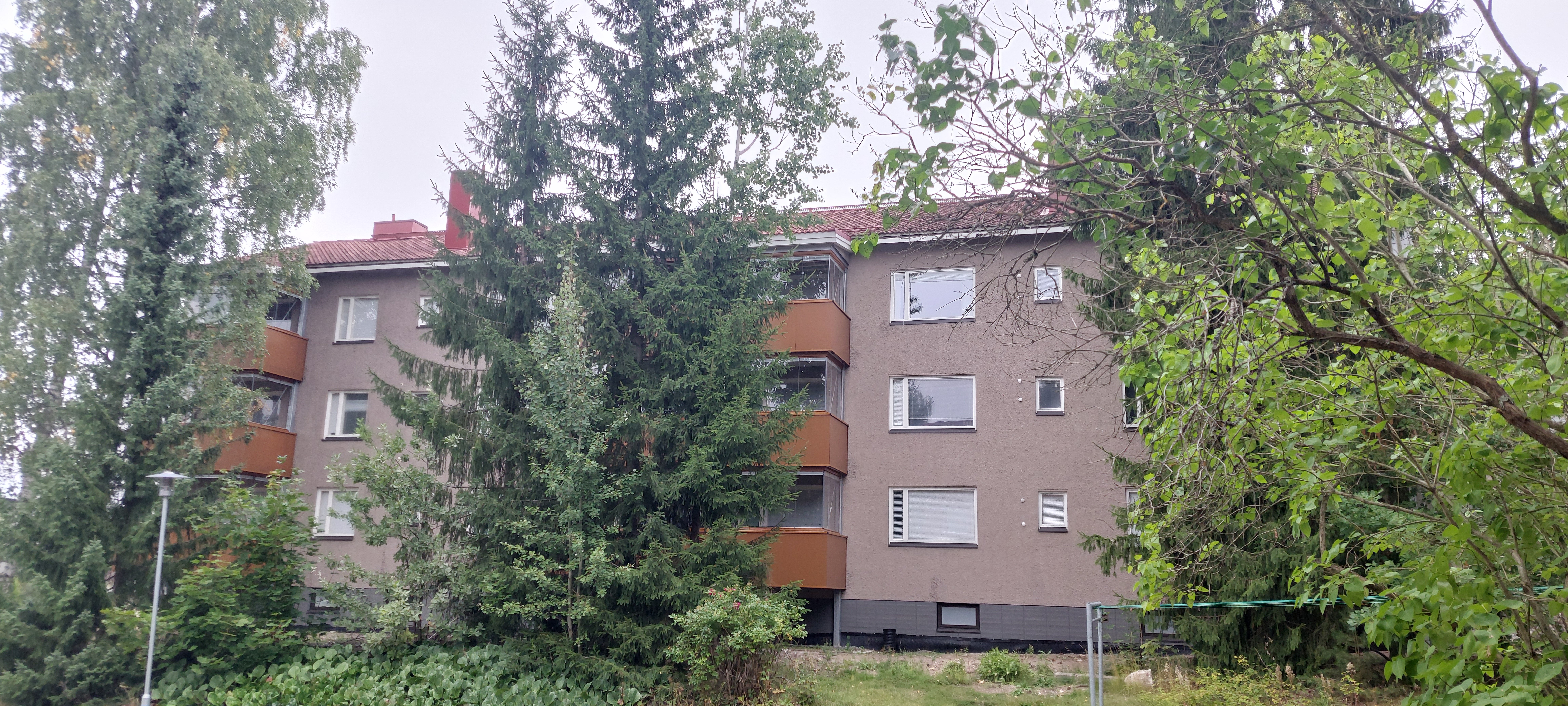 Rauhallisella paikalla keskustan tuntumassa 2h + kk + p 38,5 m2 1