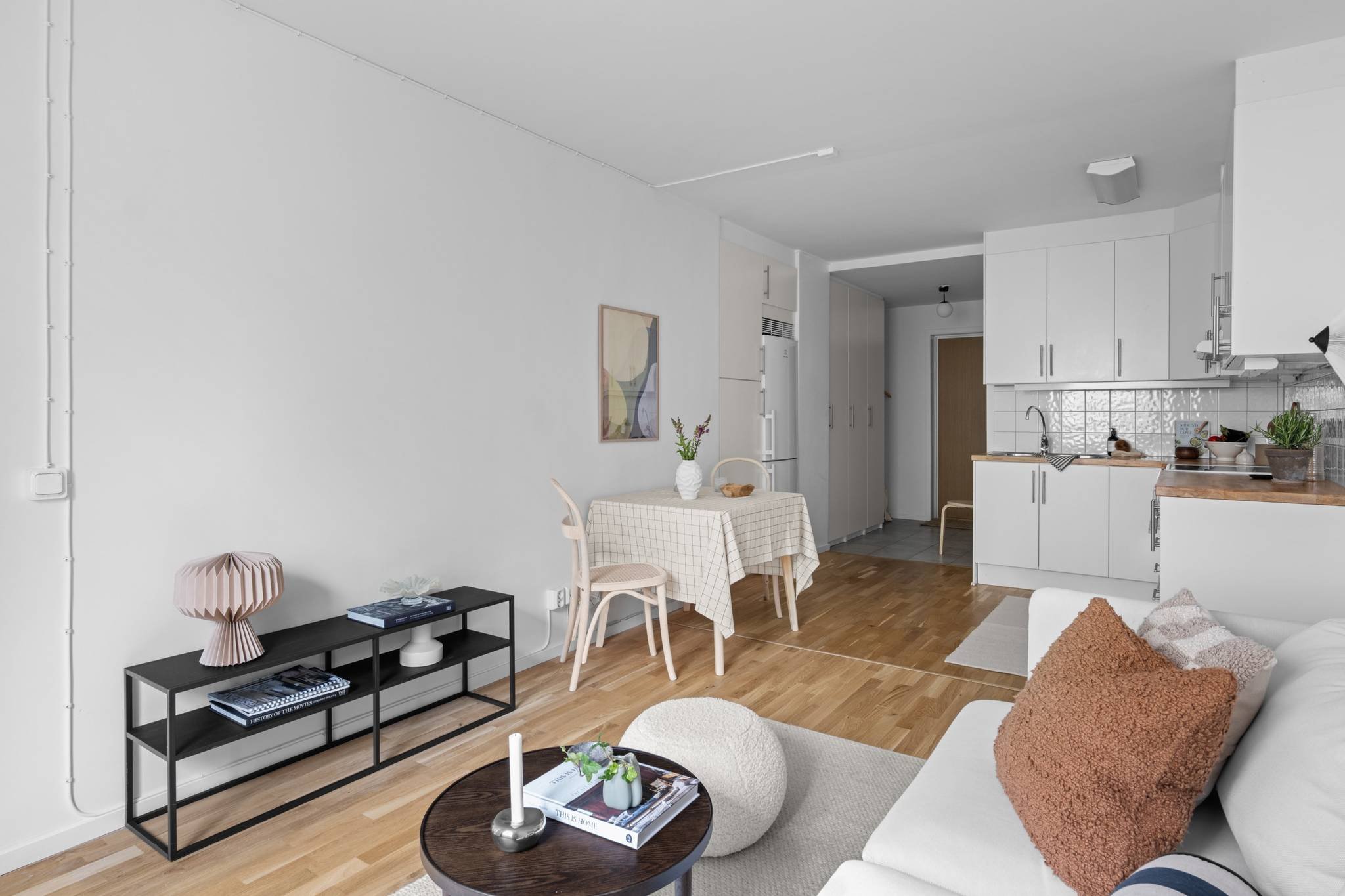 2 rum och kök, Bandhagen — 10 350 kr/mån — bild 2